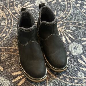 Women’s Black Slip-On LL Bean Boots-like new!